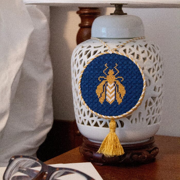 Bee Round Kit - Blue Kits Needlepoint To Go