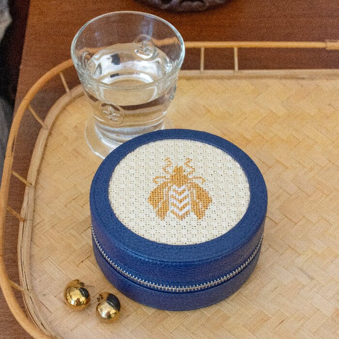 Bee Round Kit   Cream Kits Needlepoint To Go