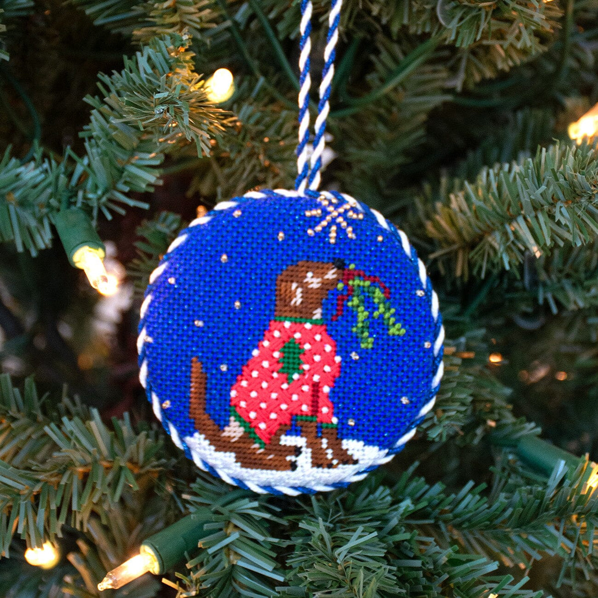 Midnight Chocolate Labrador Round with Stitch Guide Painted Canvas Kirk & Bradley - 4
