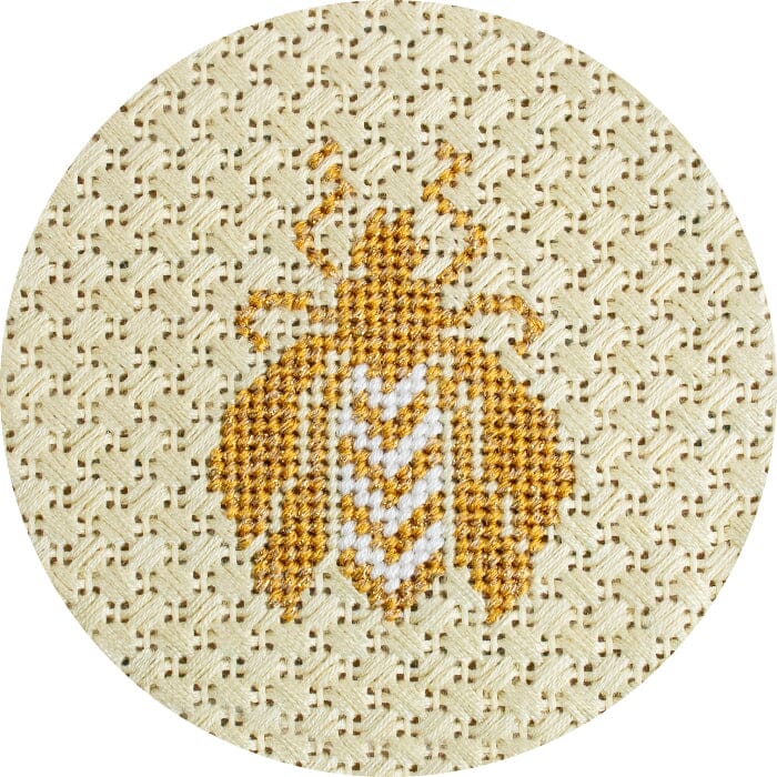 Bee Round Kit   Cream Kits Needlepoint To Go 
