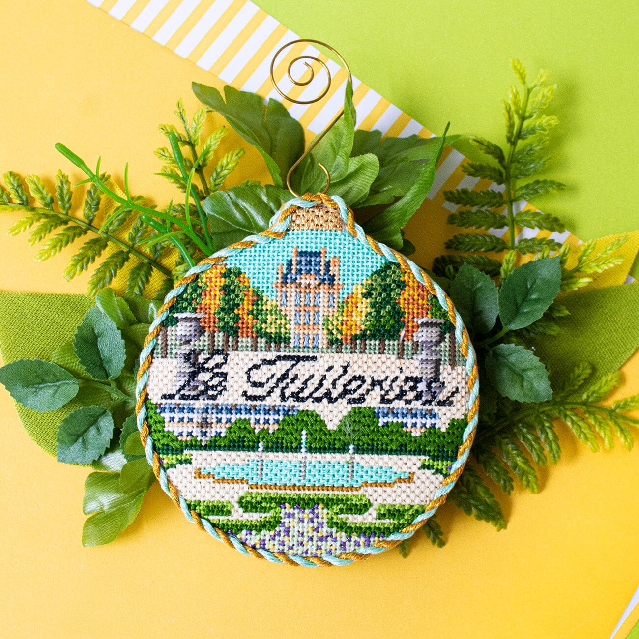 Le Tuileries with Stitch Guide Painted Canvas Kirk & Bradley  - 4