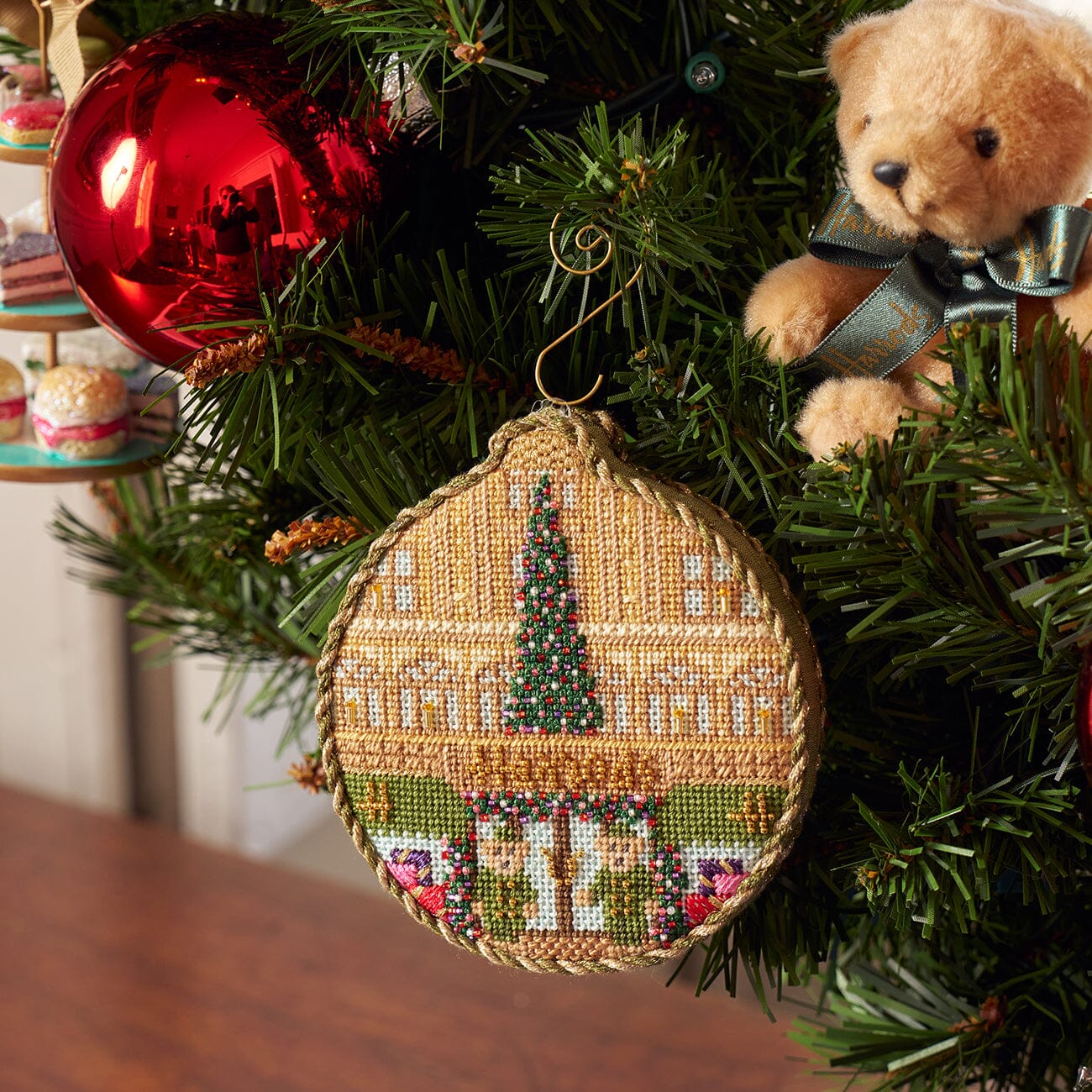 London Store Fronts   Harrods Kit Kits Needlepoint To Go 
