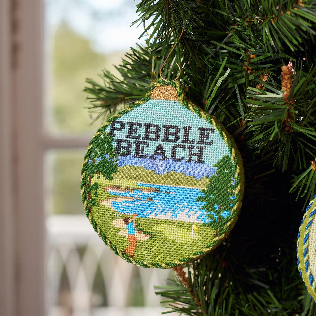 Sporting Round   Pebble Beach with Stitch Guide Painted Canvas Kirk & Bradley  - 5