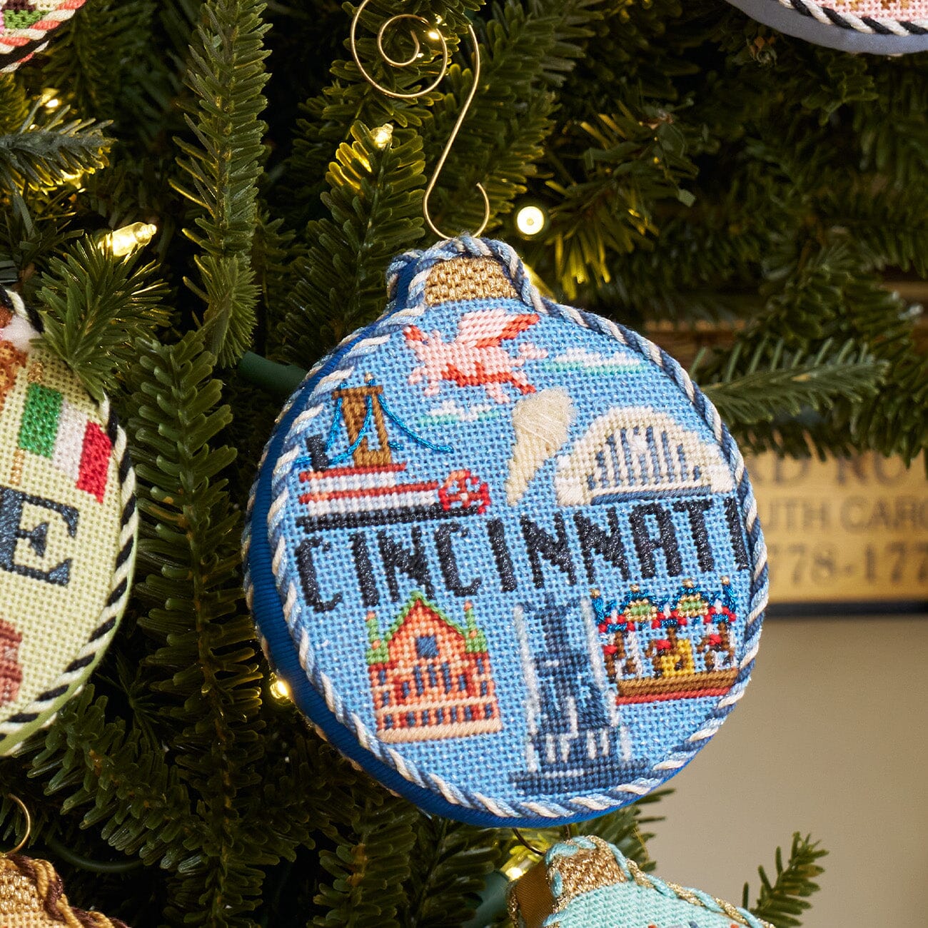 Travel Round   Cincinnati with Stitch Guide Printed Canvas Kirk & Bradley  - 4