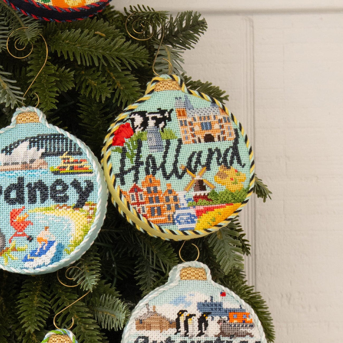 Travel Round   Holland with Stitch Guide Printed Canvas Kirk & Bradley  - 3